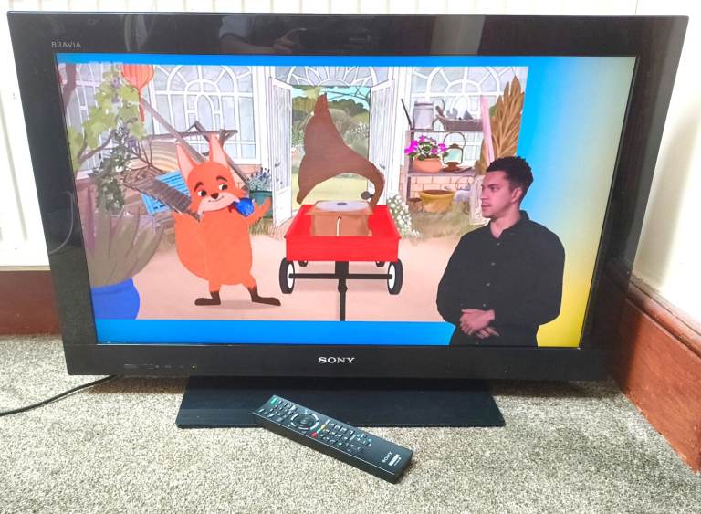 Sony KDL-32CX523 32 inch LCD TV in very good condition