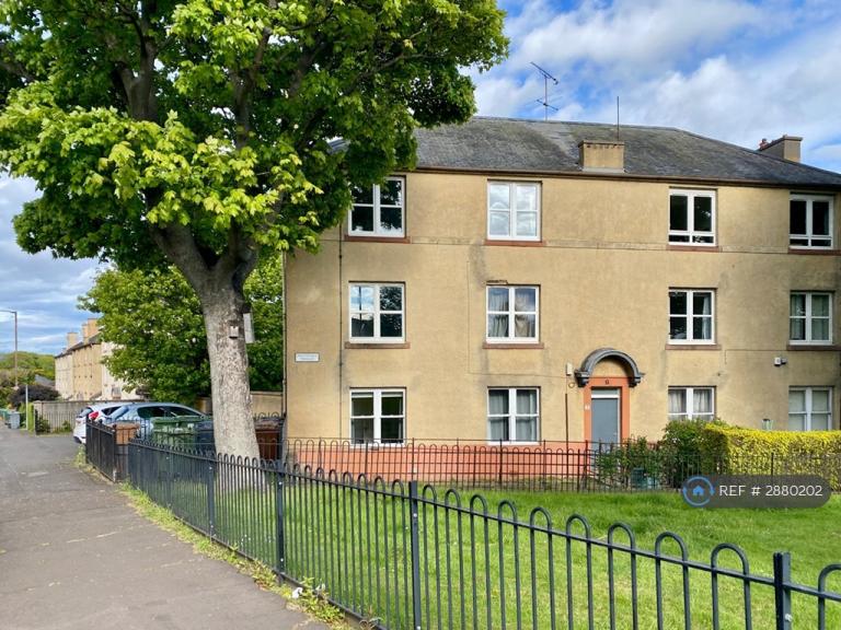 2 bedroom flat in Prestonfield Terrace, Edinburgh, EH16 (2 bed) (#2880202)