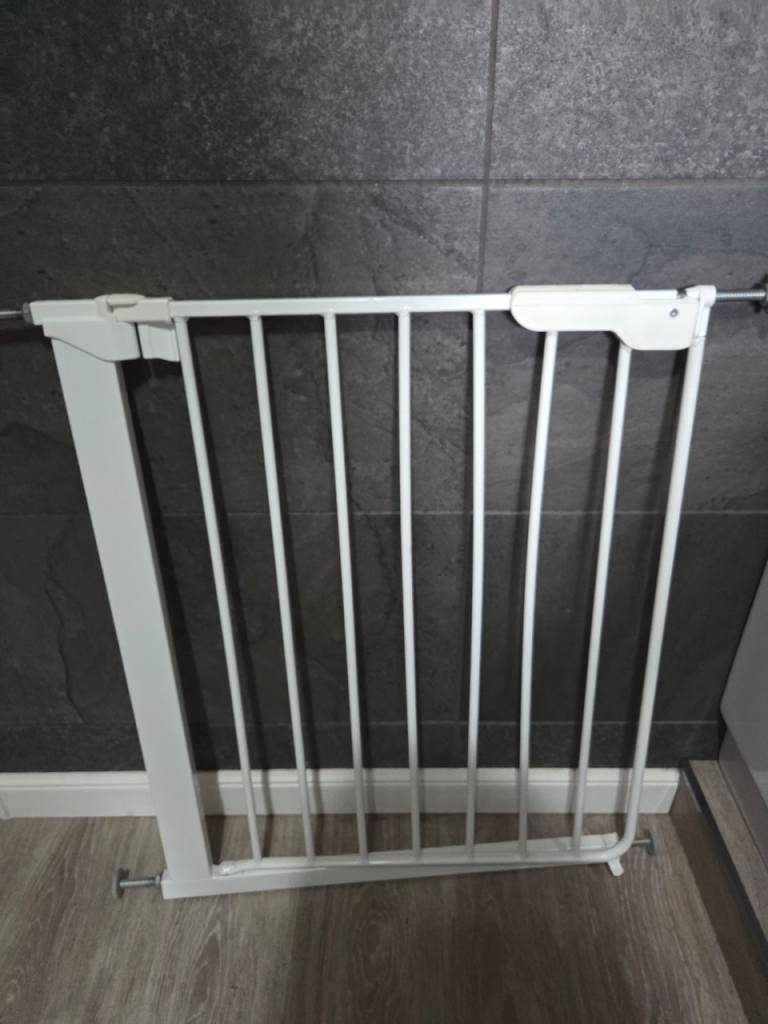 Narrow baby gate