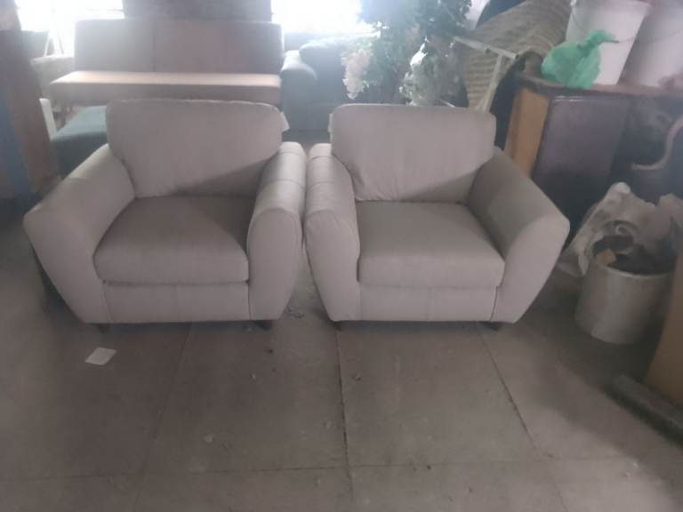 Ex display 2x matching armchairs in light grey leather only £100