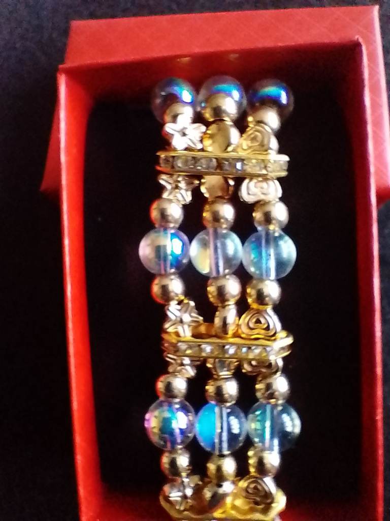 Beautiful gold plate and crystal bracelet 