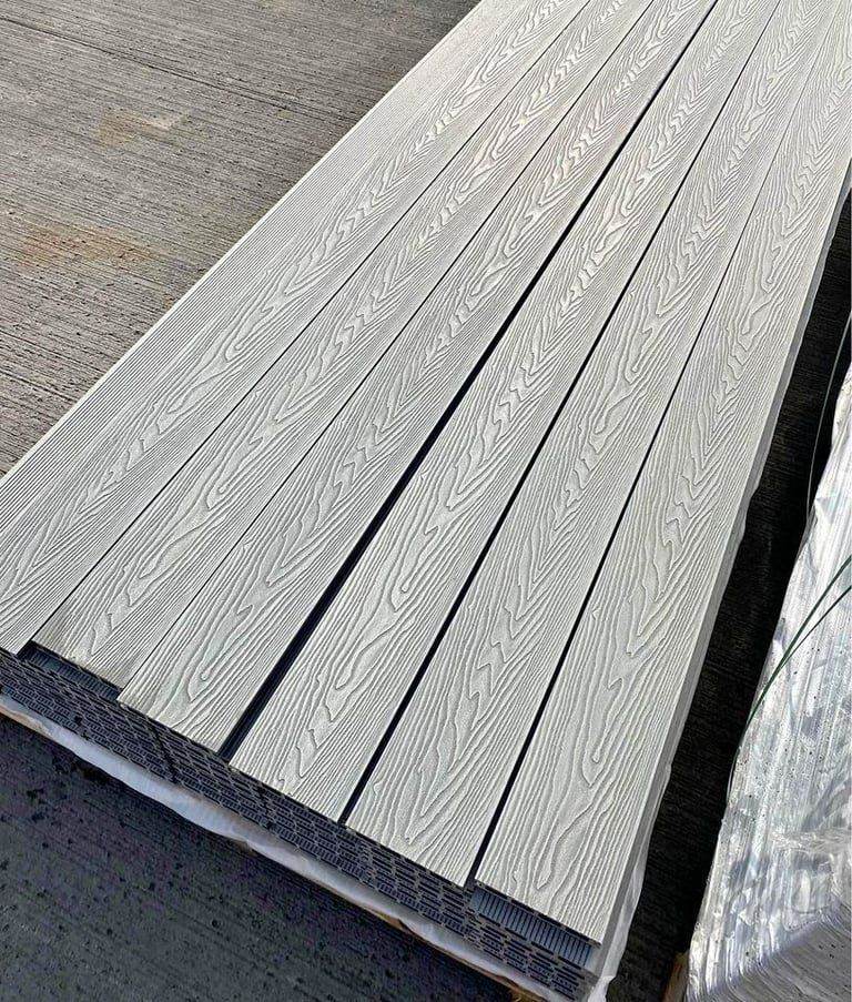 4.8m Woodgrain Grey Composite Decking | Mould-Free, Anti-Slip, Free Delivery Over £190