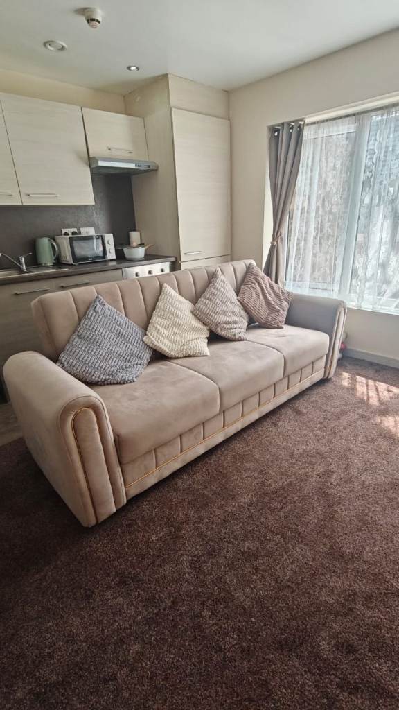 To let a marvelous Studio fully furnished, renovated, with all appliances, ready to move in