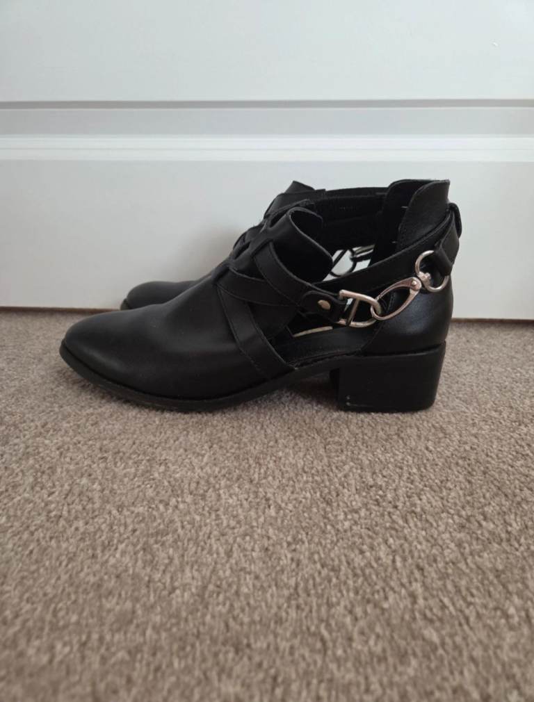 Black Ankle Boots with Chain Detail – Size 5