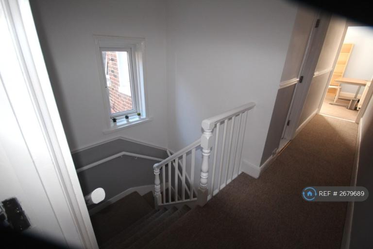 5 bedroom house in Harold Road, Southsea, PO4 (5 bed) (#2679689)