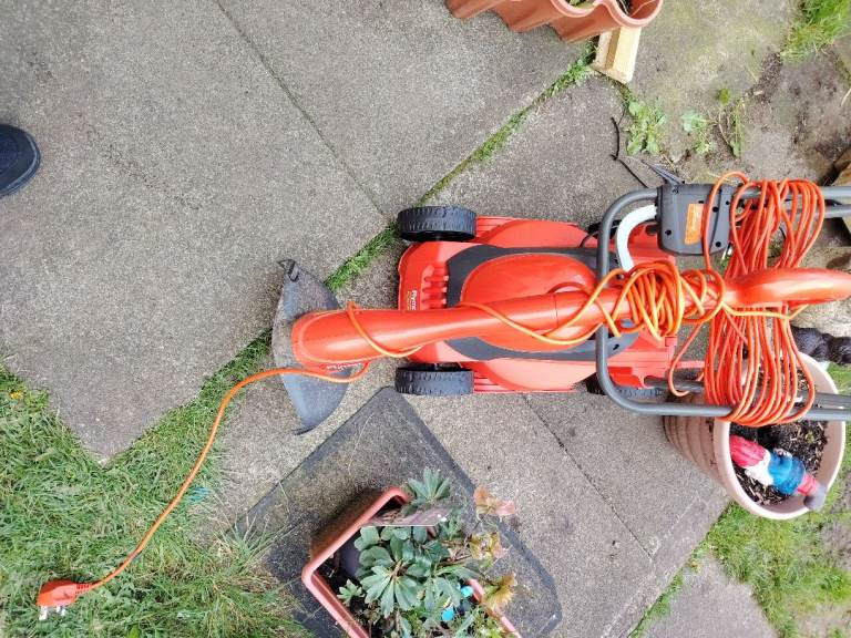 Lawnmower and stimmer 