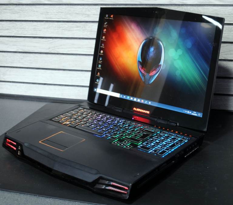 DELL Alienware 17-inch screen with Windows 11 - ABSOLUTE BARGAIN! | in ...