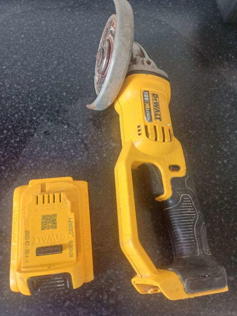 DEWALT 18V XR Angle Grinder with 5Ah Battery