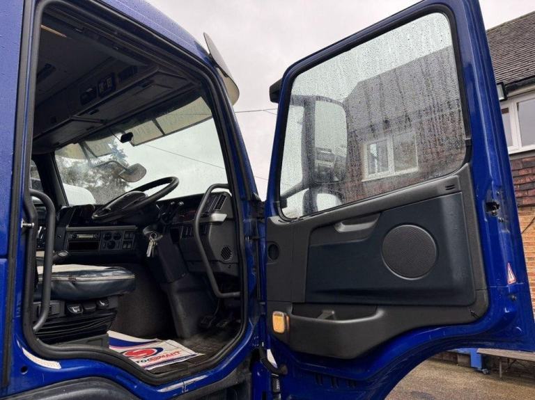 2012 VOLVO FM-330 6X4 HOOK LOADER