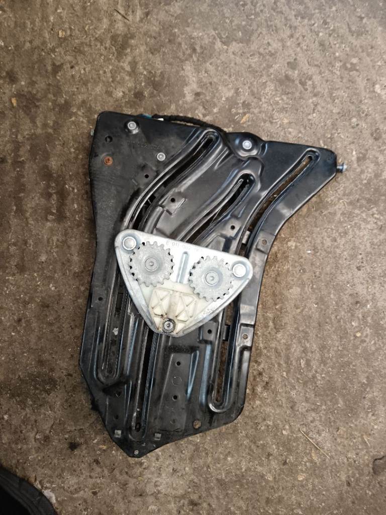 Mini R52 Drivers side rear window mechanism and motor, good working condition 