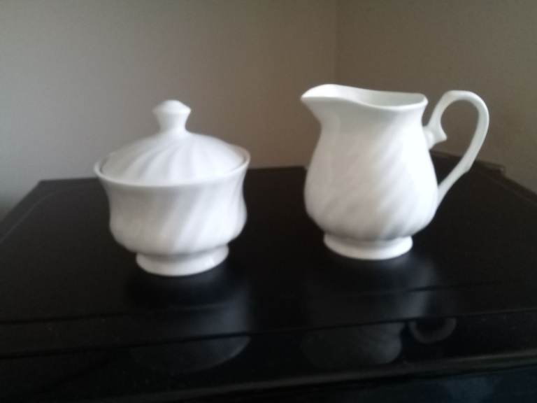 Bone China Milk jug & sugar basin