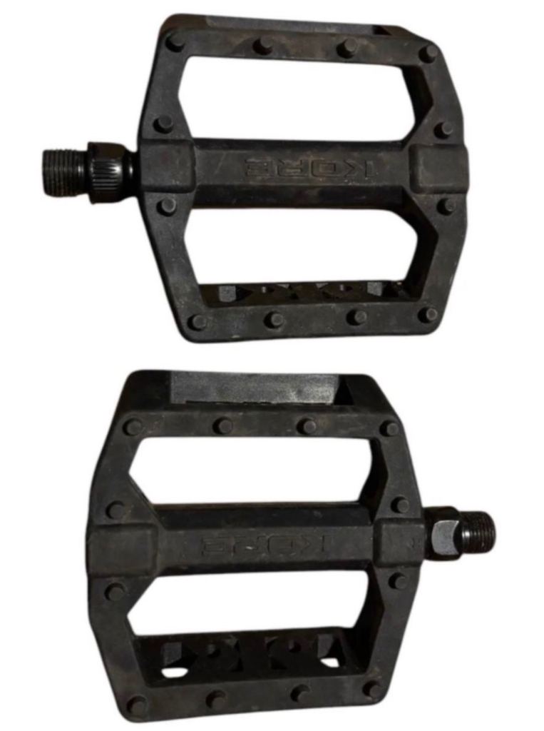 Kobe MTB Black Plastic Studded Pedals