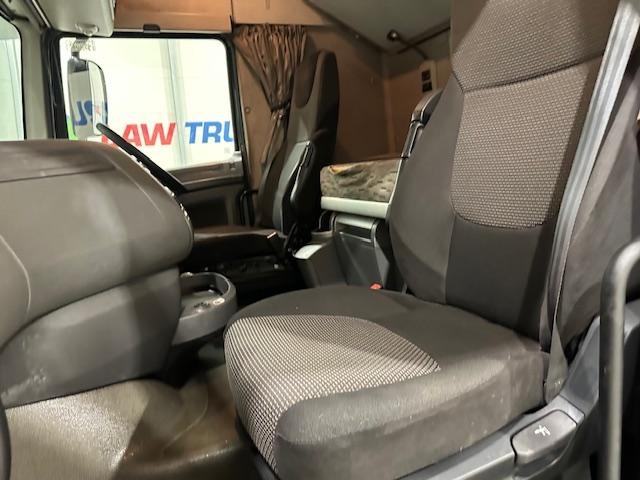 DAF XF 460 6x2 Sleeper Cab Tractor Unit