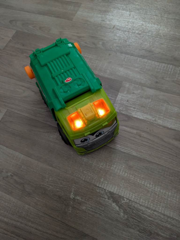 Electric garbage truck 