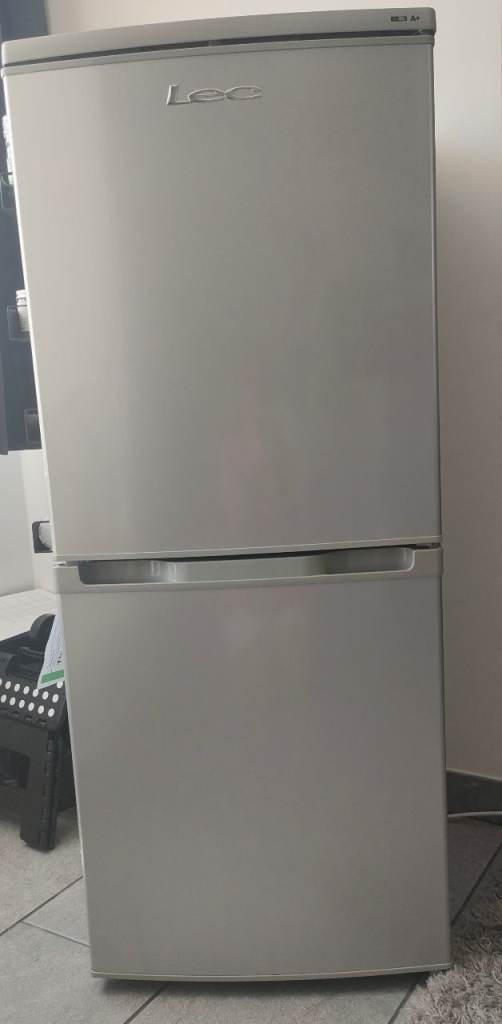Lec Freestanding Fridge Freezer – Silver, Good Condition