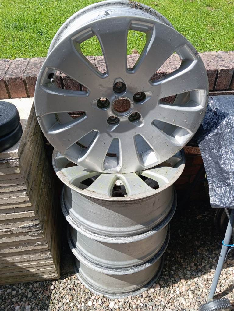 Vauxhall insignia alloys .