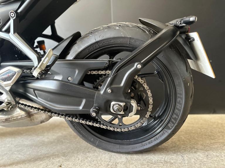 STUNNING ONE OWNER 2022/22 TRIUMPH TRIDENT 660 MOTORCYCLE