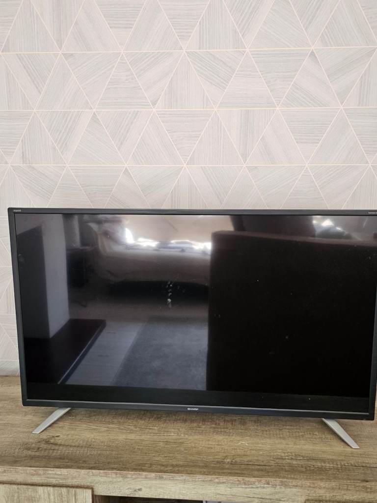 Sharp AQUOS 40" Full HD TV – HDMI – Fire Stick Compatible