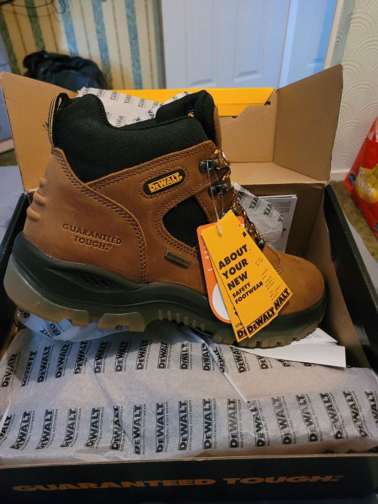 Se brand new DEWALT work boots