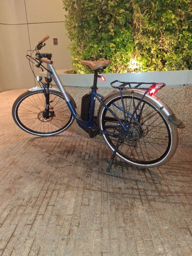 RALEIGH ARRAY STEP THROUGH ELECTRIC CITY BIKE 2023 HYBRID EXCELLENT CONDITION 