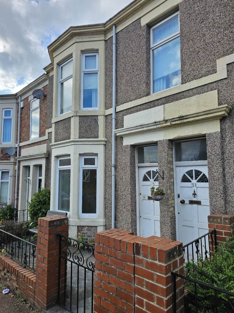 2 Bedroom Lower flat available to rent in Deckham! 