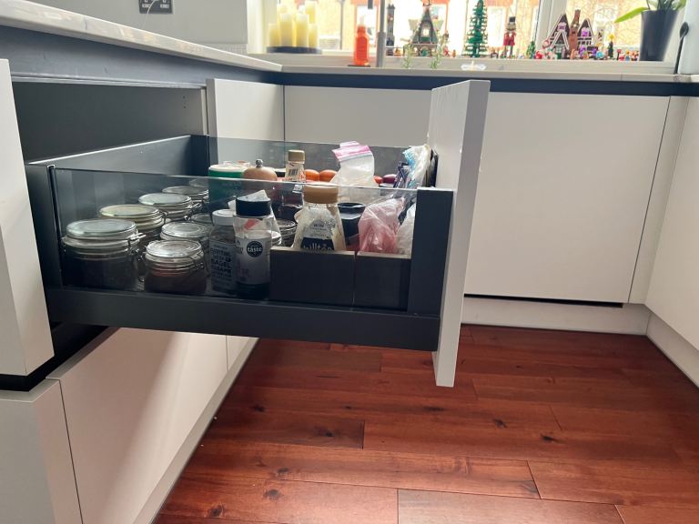 2 X Wren Ultra Bianco in Satin Base Units - Brand New - lots of extras to throw in too. 