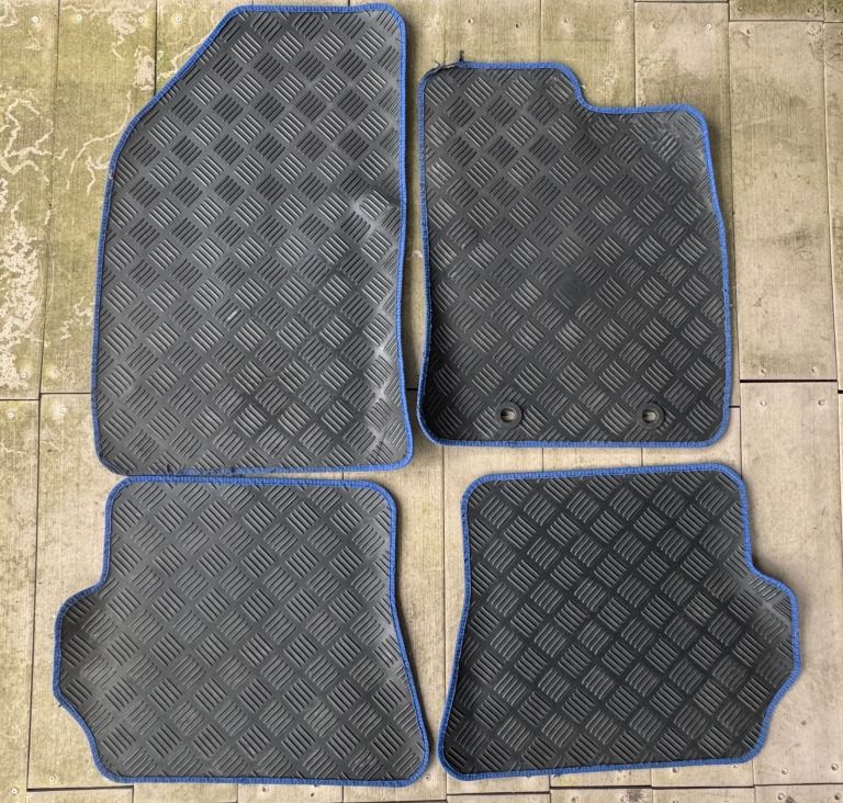 Set of 4 Heavy-Duty Rubber Car Mats - Black with Blue Trim - Universal fit