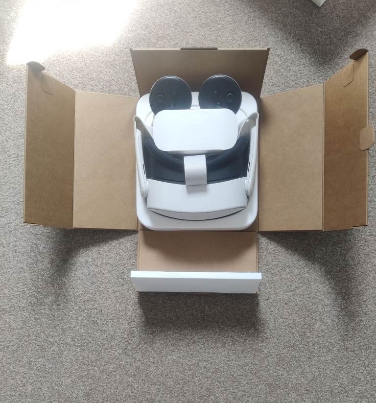 Meta Quest 3S 256GB VR Headset - White - Plus Upgraded Comfort Battery Strap Bundle