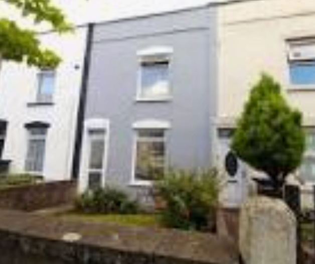 THREE DOUBLE ROOMS TO LET
