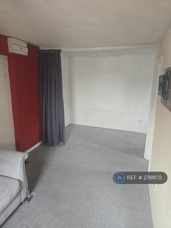 Studio flat in Bubwith Close, Chard, TA20 (#2788172)