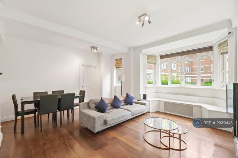 3 bedroom flat in Pembroke Road, London, W8 (3 bed) (#2939443)