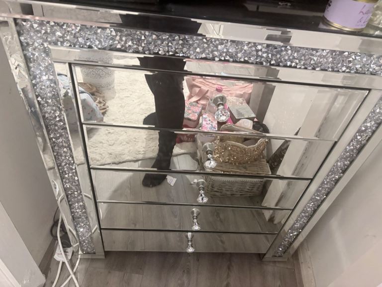 Diamond crushed drawers. Please read the description.