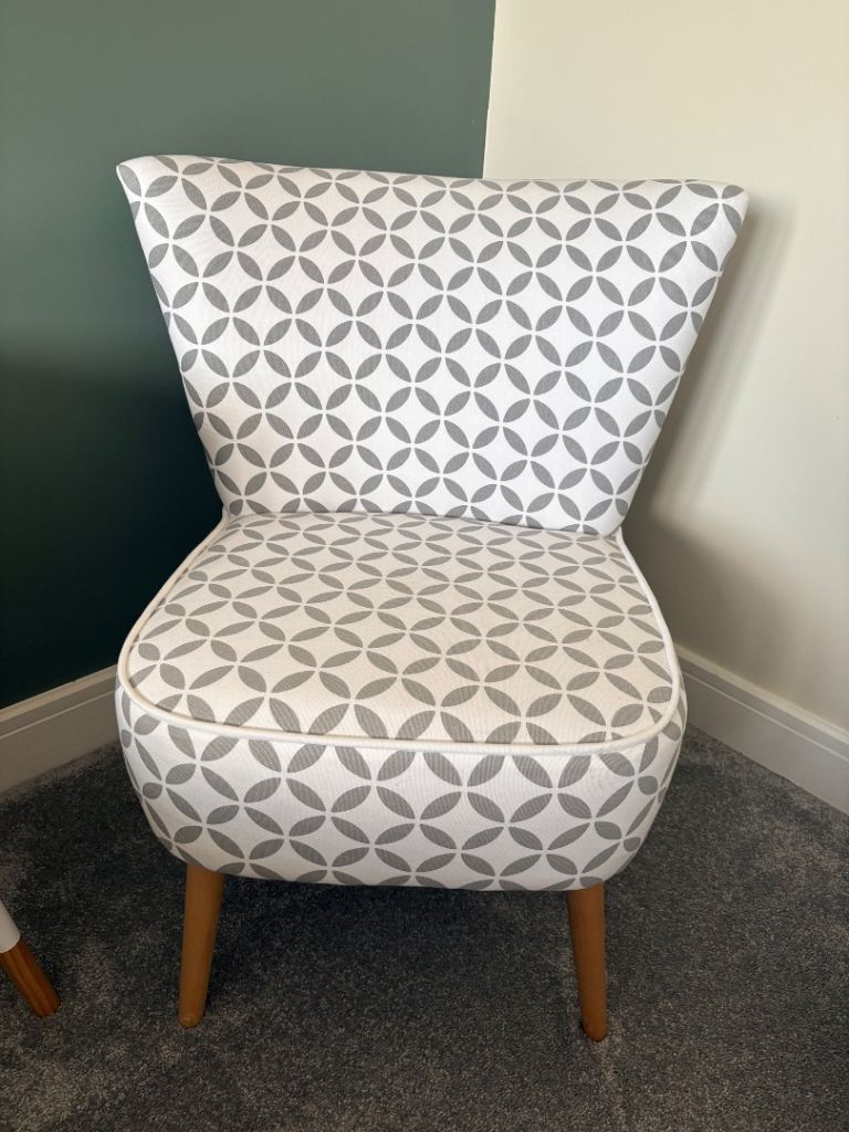 Stylish Grey Patterned Accent Chair – Good Condition