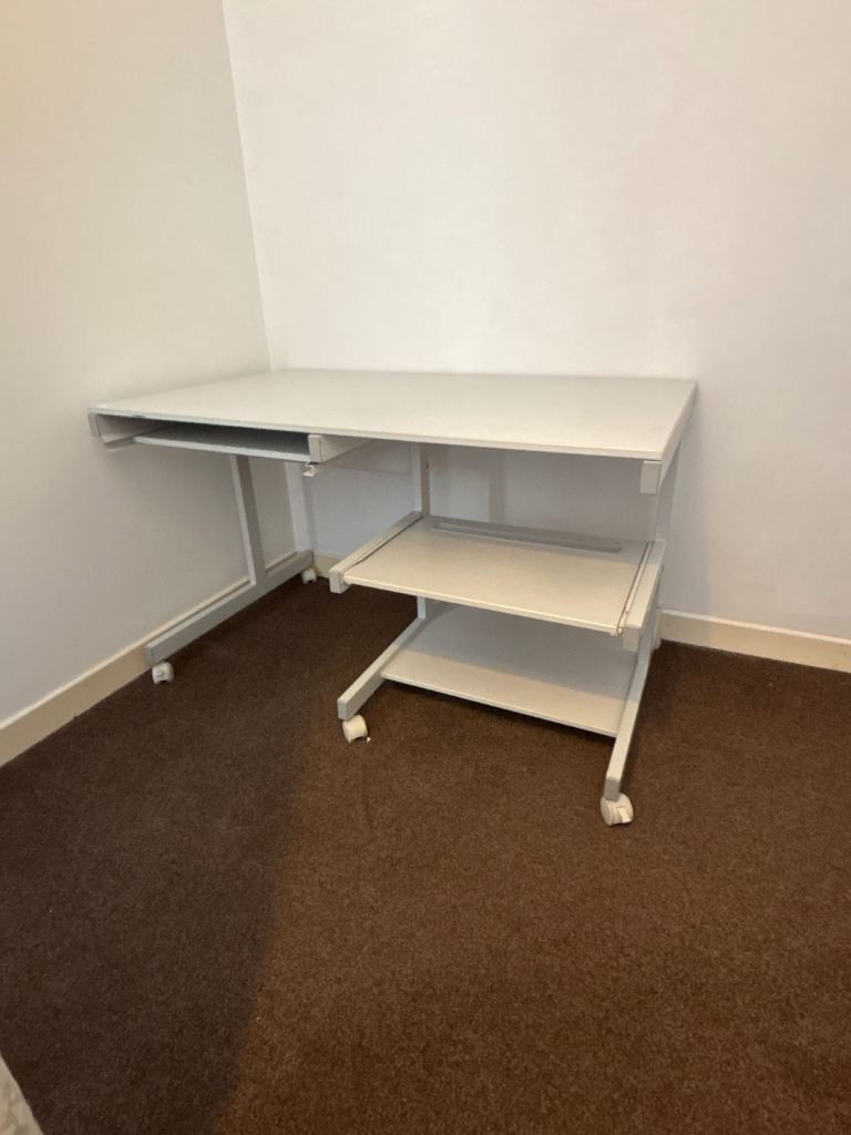 White Computer Desk with Pull-out Keyboard Tray