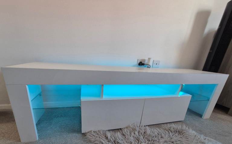 *Moving must go within 6 days* £25 White gloss led tv unit with colour changing remote