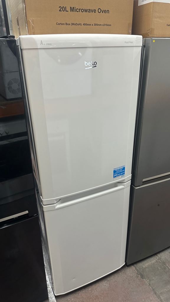 WHITE BEKO FRIDGE FREEZER 