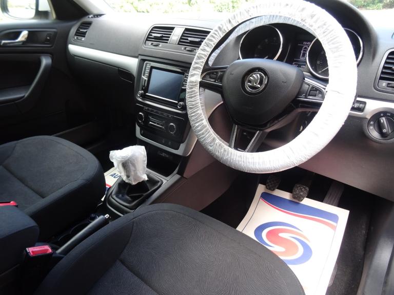 2015 Skoda Yeti 1.2 TSI 110 SE 5dr **ULTRA LOW MILEAGE*ONLY 9000 MILES FROM NEW** HATCHBACK Petro...