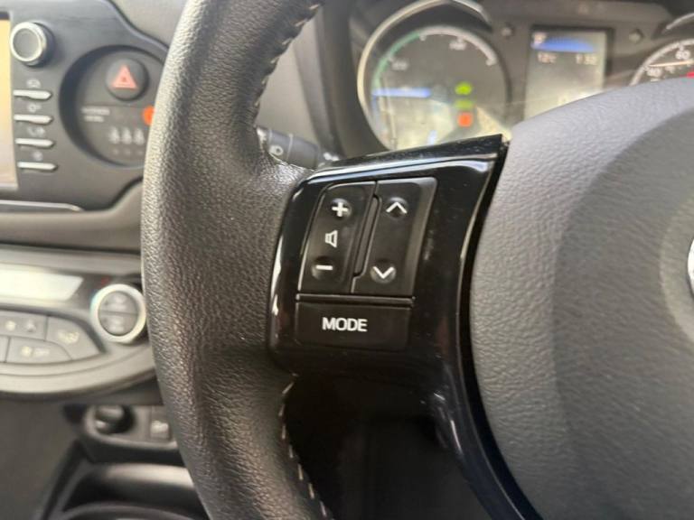 2018 Toyota Yaris 1.5 VVT-h Icon Tech Hatchback 5dr Petrol Hybrid E-CVT Euro 6 (s/s) (100 ps) Hat...