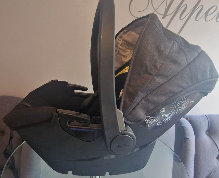 Silver Cross Simplicity Car Seat & ISOFIX Base – Good Condition