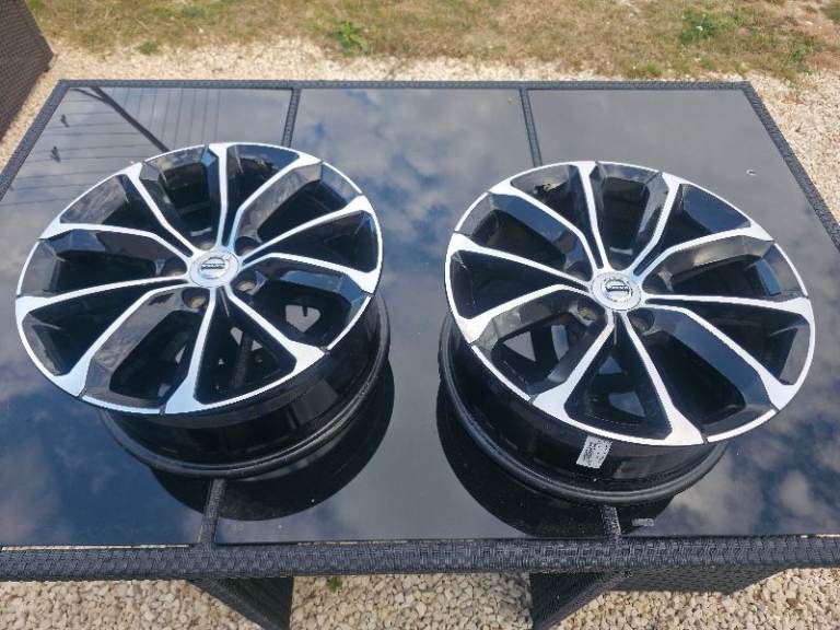 Volvo 17" Alloy Wheels – Pair
