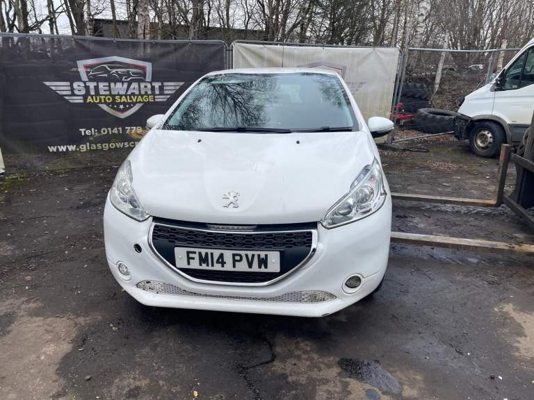 Peugeot 208 1.2 12v 2014 FOR BREAKING