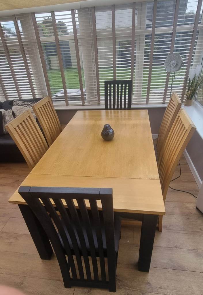 Oak Table & 6 Chairs