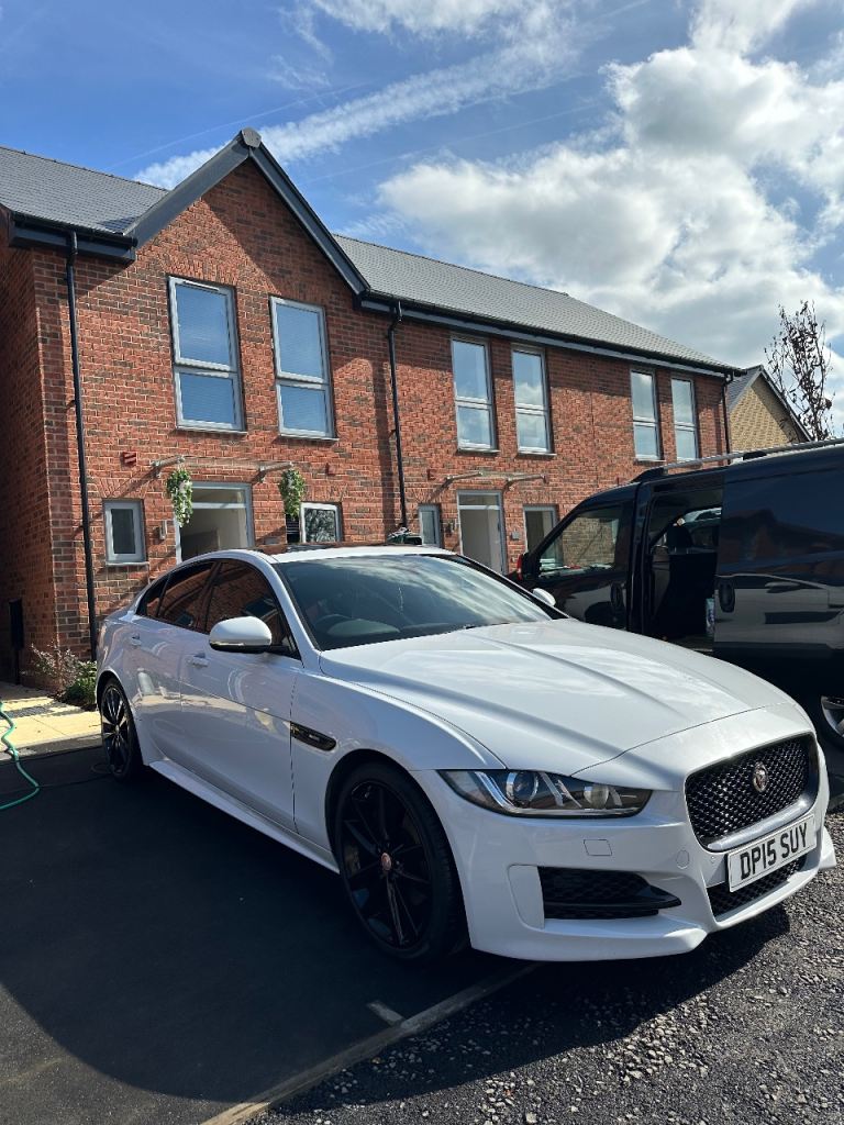 Jaguar XE R-Sport 2015 