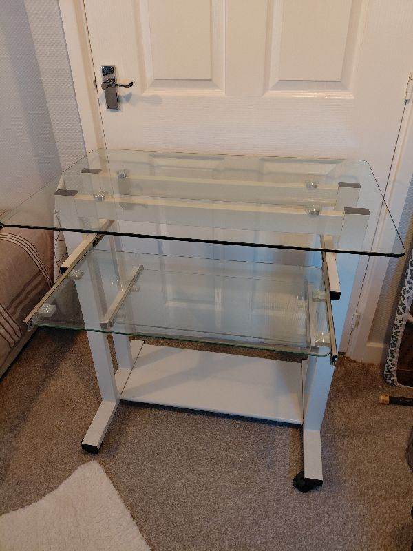 Computer desk on wheels