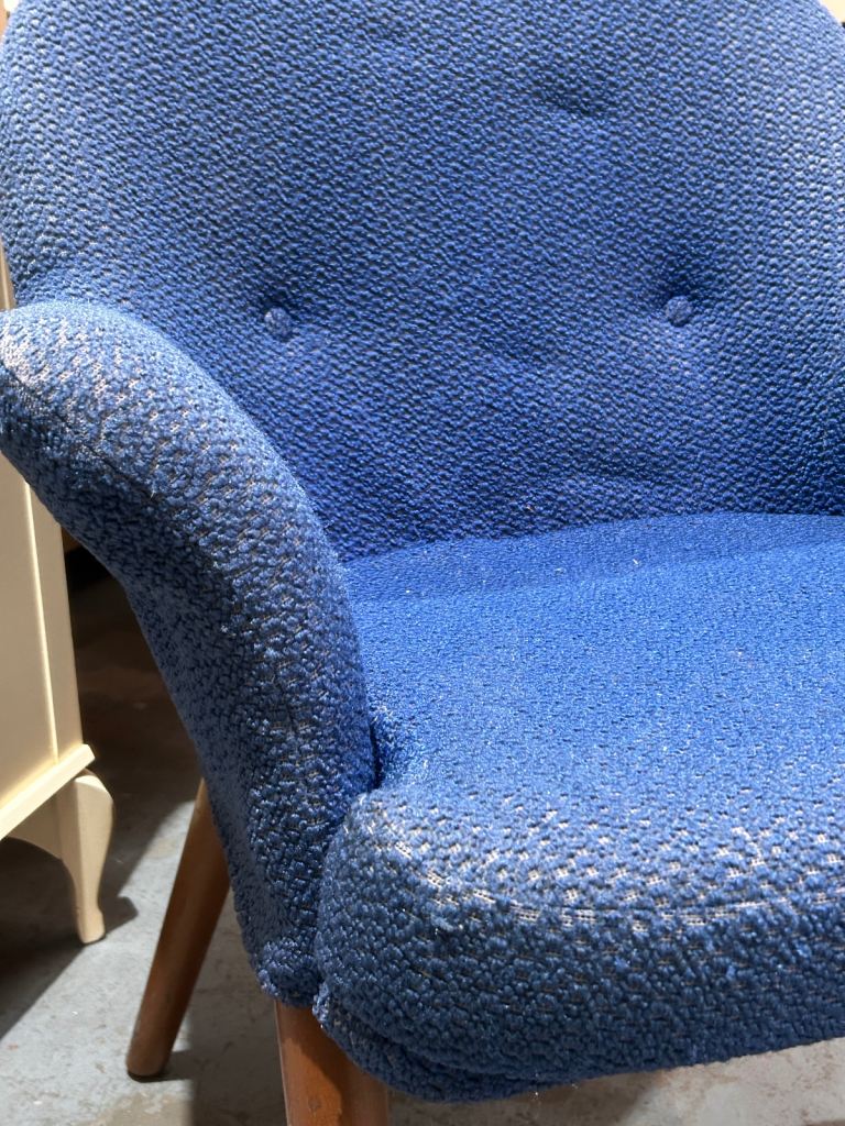 Vintage Armchair with Solid Wood Legs  (Project) 