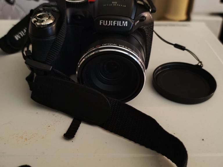 The Fujifilm FinePix S1900