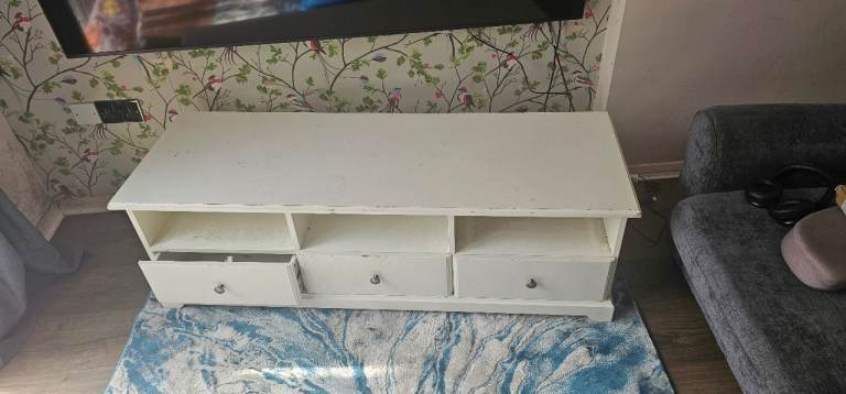White TV Unit with Storage Drawers – Good Condition