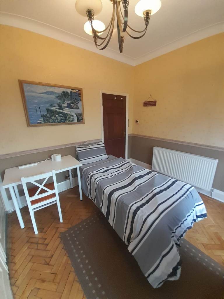 Lovely Room with Bills  £600