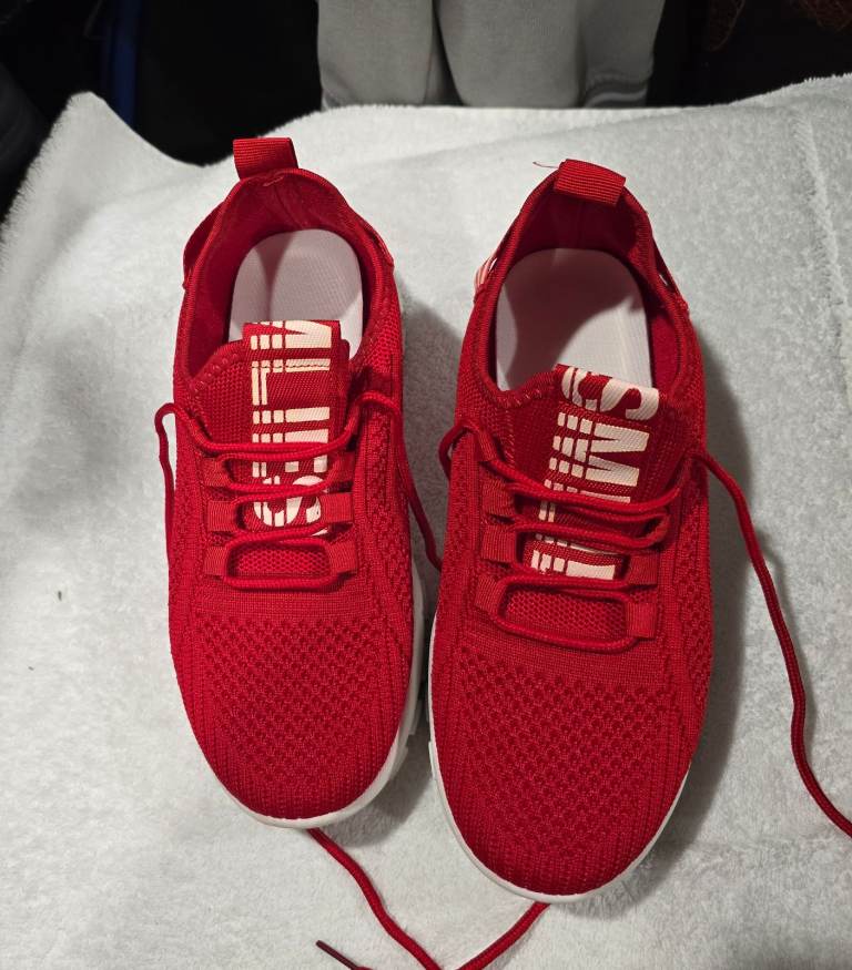 GENUINE ESMLIE TRAINERS 