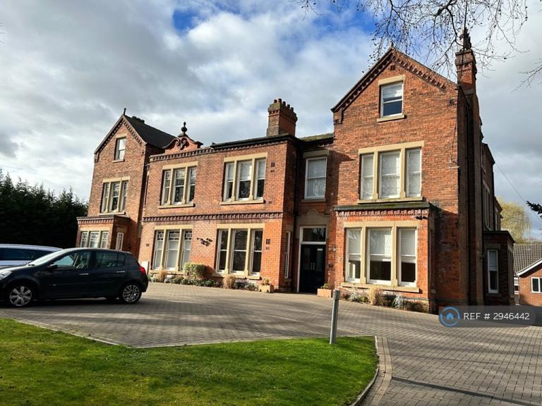 2 bedroom flat in Hazlemere House, Grimsby, DN32 (2 bed) (#2946442)